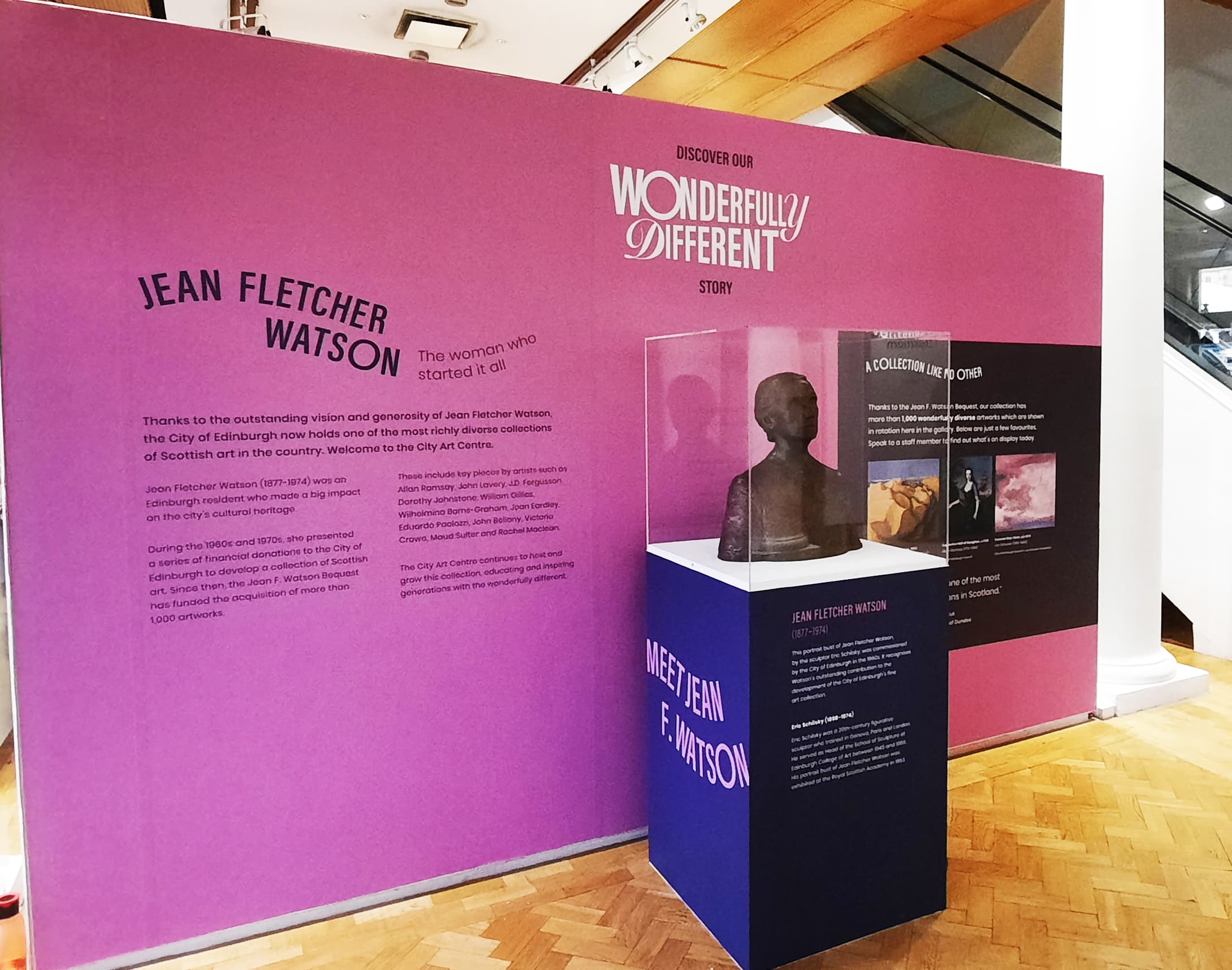 A museum display case containing a statue, emphasizing its artistic features and role in the exhibition.