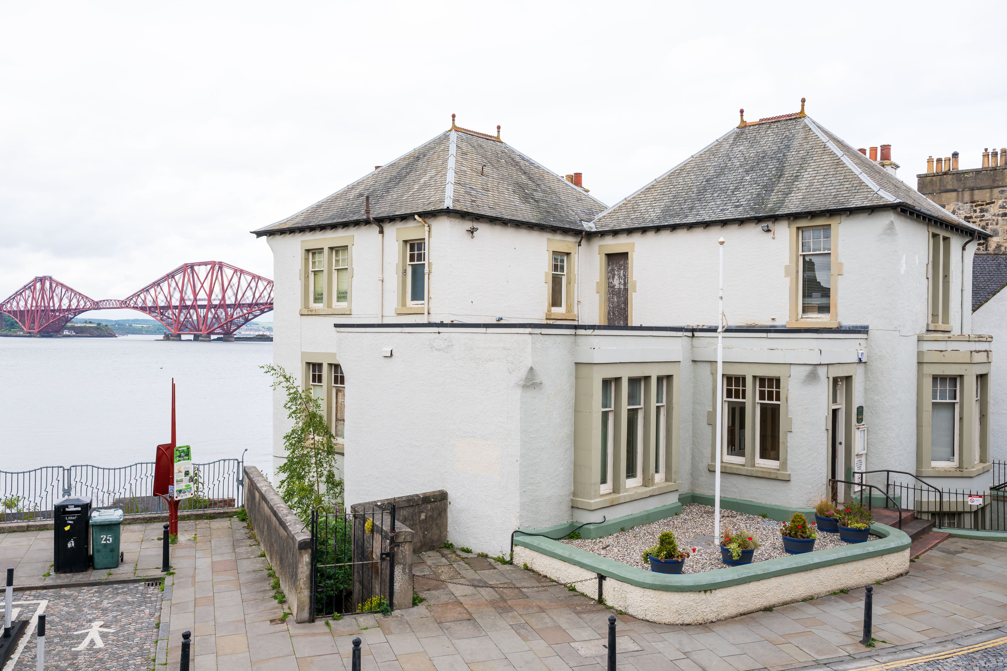A large white Museum building stands prominently with the railway bridge visible in the background.